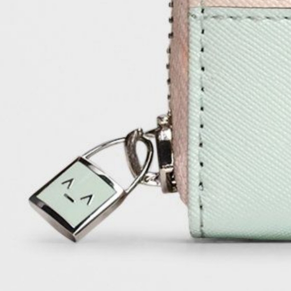 Aritzia's Sunday Best Bronte Zip Wallet - Picture 2 of 7